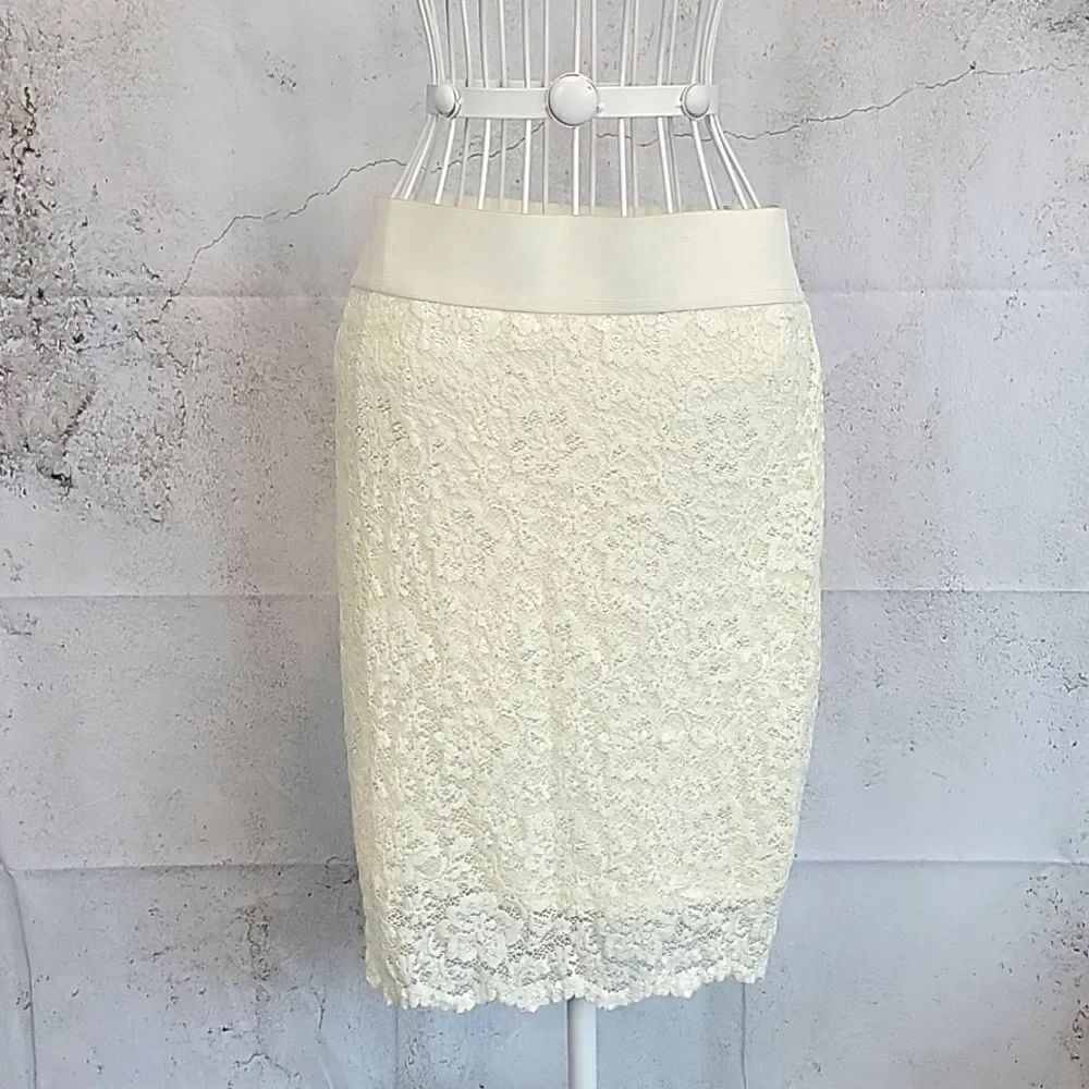 Maurices ivory colored lace pencil skirt Women's Size S